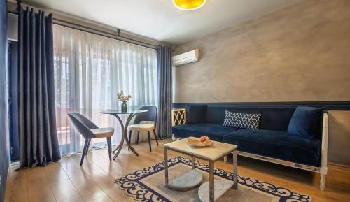 Superior One-Bedroom Apartment with Balcony