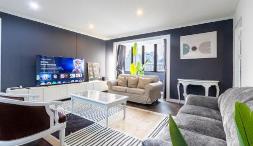 Four-Bedroom Deluxe Apartment