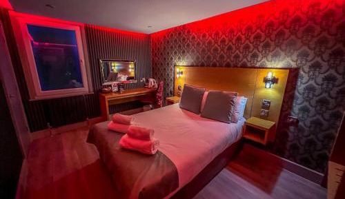 Deluxe Double Room with Shower