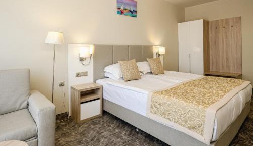 Standard One-Bedroom Apartment (2 Adults + 2 Children)
