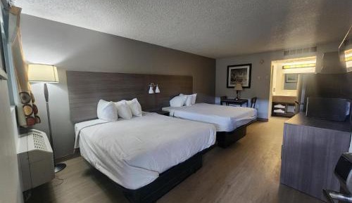 Queen Room with Two Queen Beds - Non-Smoking