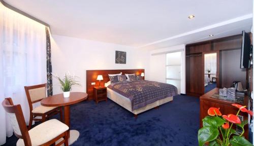 Deluxe Double Room with Extra Bed