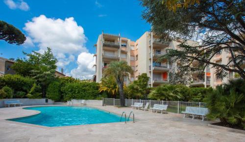 Superior One-Bedroom Apartment