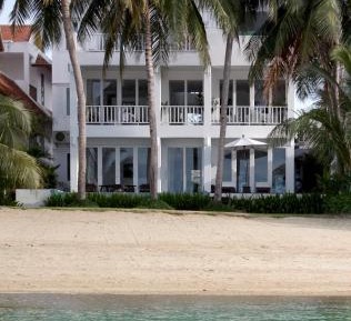 Beachfront Villa with Roundtrip Airport Transfers