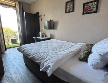 Single Room with Lake View