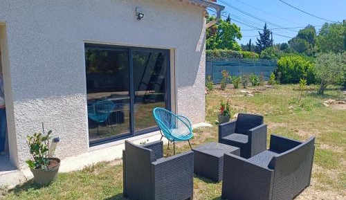Apartment with Garden View