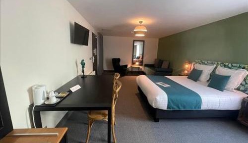 Deluxe Family Room