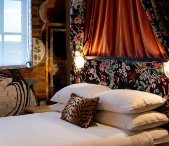 Queen Room