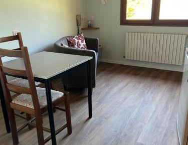 One-Bedroom Apartment with Park View