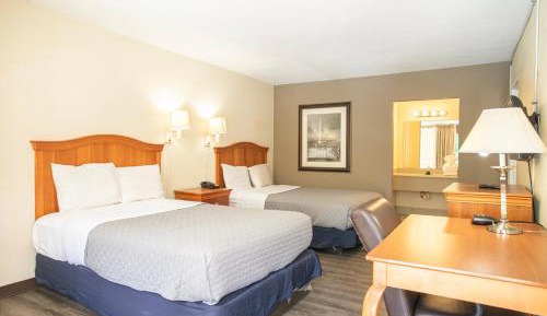 Family Suite - 2 Full Beds & Pull-Out Sofa Non-Smoking