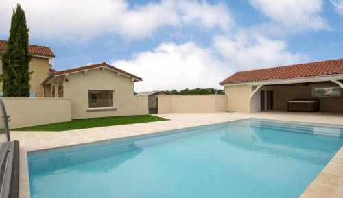 Holiday Home (6 Adults)