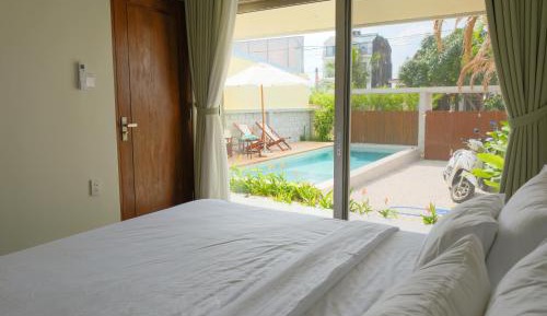 Deluxe Double or Twin Room with Pool View