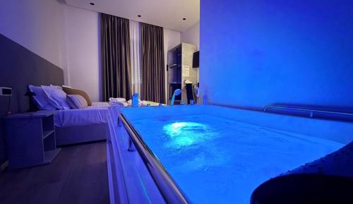 Suite with Hot Tub