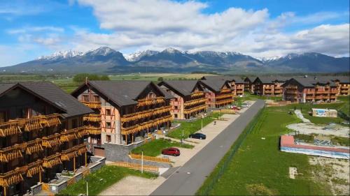 Apartment with Mountain View