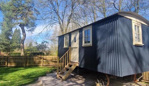 Shepherd's Hut with Garden 