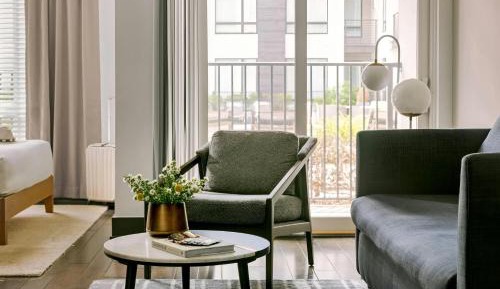 Studio Apartment with Queen Bed and Balcony - Mobility Accessible with Roll-in Shower