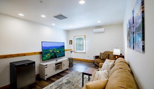 Deluxe King Suite