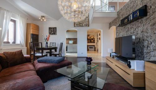 Three-Bedroom Deluxe Apartment