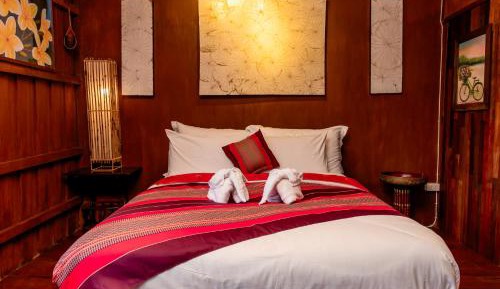 Queen Room with Shared Bathroom