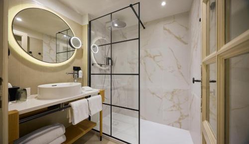 Deluxe Double Room with Balcony and Garden View