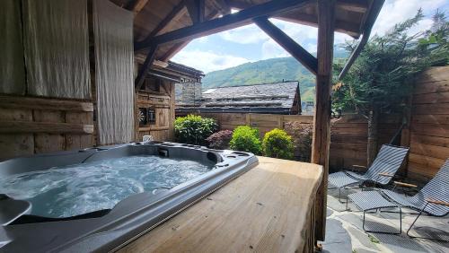 Chalet with Private Spa and infrared light sauna