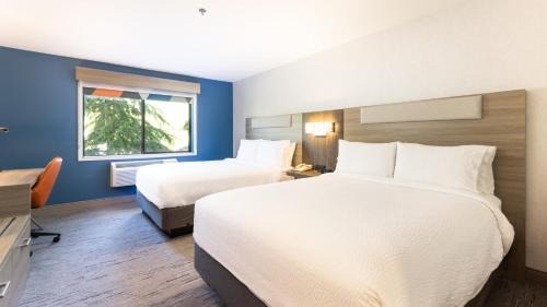 Standard Room with Two Queen Beds