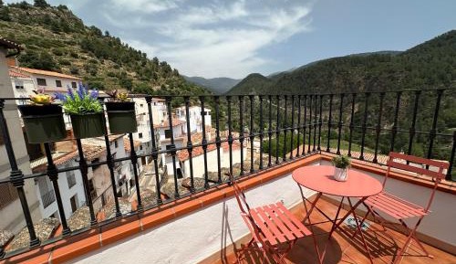 Two-Bedroom Apartment with Mountain View