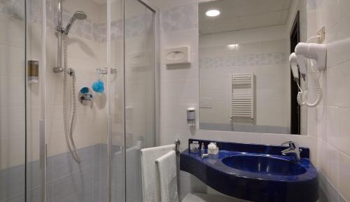 Double or Twin Room with Lateral Sea View Deluxe