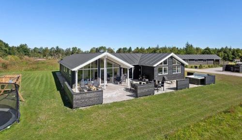 Seven-Bedroom Holiday Home