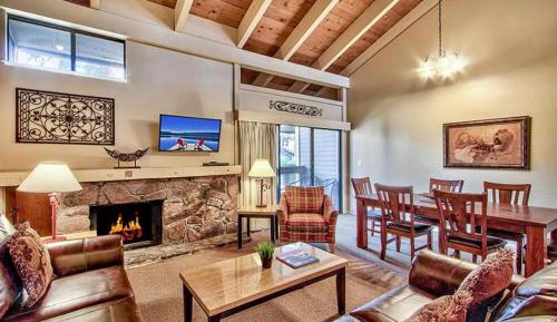 Four-Bedroom Townhouse with a loft with 2 beds