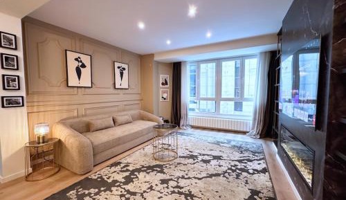 Three-Bedroom Deluxe Apartment