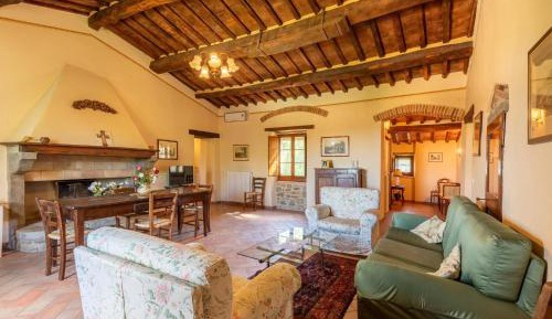 Eight-Bedroom Holiday Home