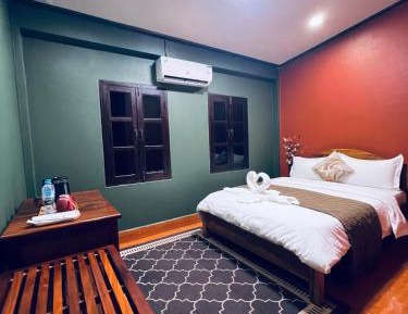 Deluxe Queen Room