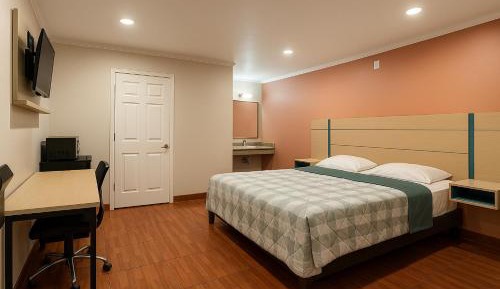 King Room with Private Bathroom - Non-Smoking