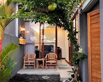 Villa with Garden View