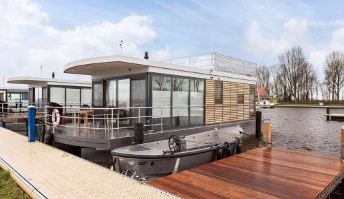 Two-Bedroom House Boat