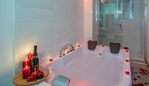 One-Bedroom Apartment with Spa Bath