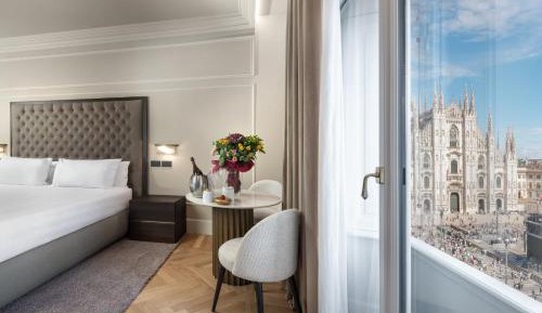 Junior Suite with Duomo Cathedral View