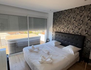Suite with Terrace and Private Hot Tub