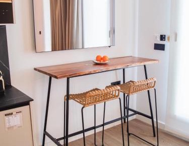 One-Bedroom Loft Apartment with One Queen Bed