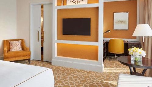 Deluxe King Room - Non-Smoking