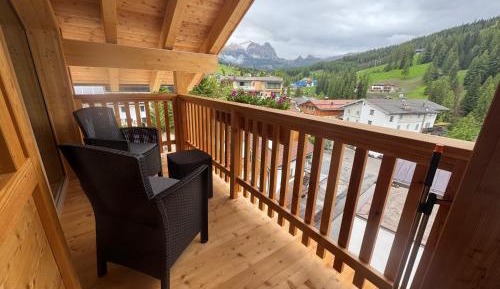 Apartment with Mountain View