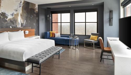 Deluxe Corner King Room