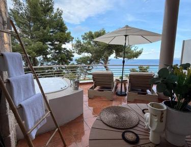 Two-Bedroom Apartment with Balcony and Sea View