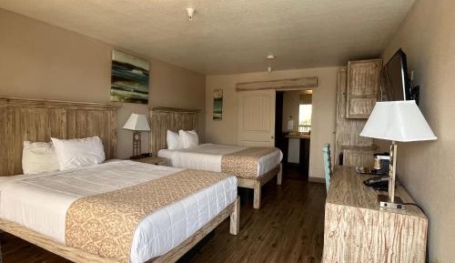 Queen Room Harbor Bridge Side