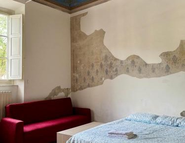 Queen Room with Shared Bathroom