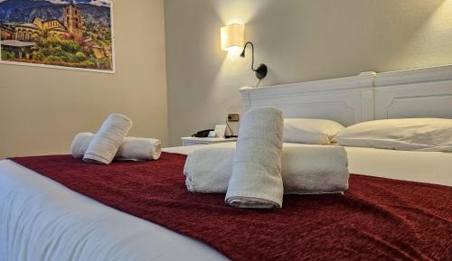 Deluxe Room (2 Adults + 1 Child)