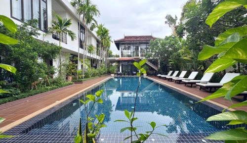 Deluxe Twin Pool access with Balcony