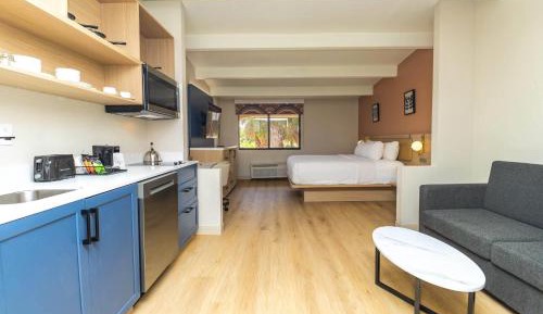 King Studio Suite with Kitchen - Non-Smoking