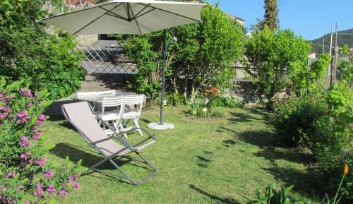 Apartment with Garden View